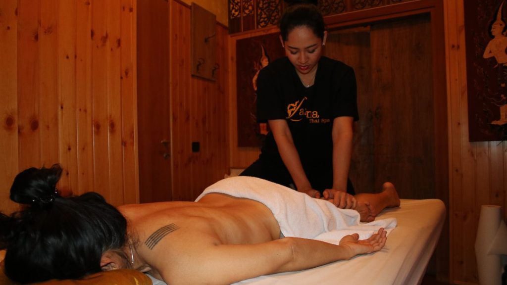 On-client Thai Relaxation Massage